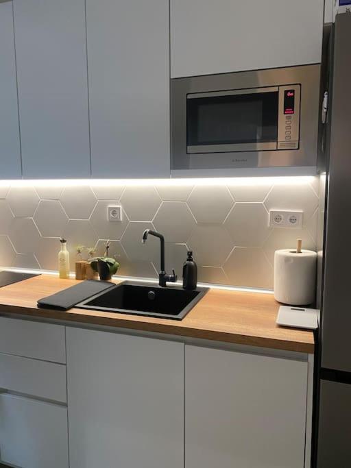 New Luxury Furnished Apartment - Beach, Varna Center & Fast Wi-Fi Luaran gambar