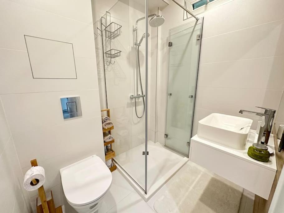 New Luxury Furnished Apartment - Beach, Varna Center & Fast Wi-Fi Luaran gambar